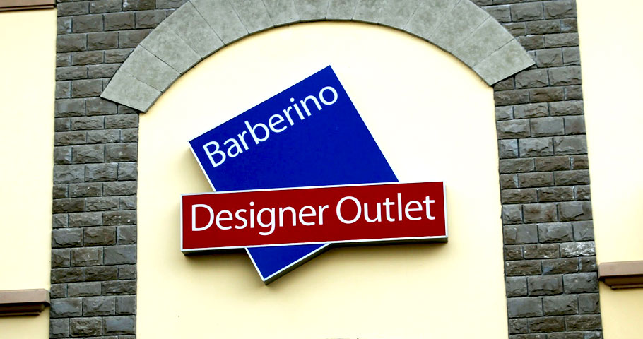 Vacanza shopping e outlet in Toscana Tenuta Il Cerro Soggiorno autodromo Mugello vicino circuito spacci abbigliamento
