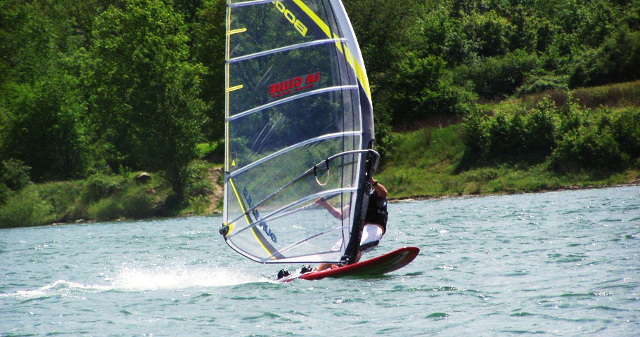 Vacanze sport acquatici vicino a Firenze Tenuta Il Cerro Windsurf Mugello vacanze Lago di Bilancino vicino Barberino